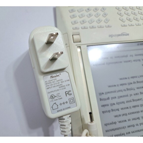 Amazon Kindle First Generation White Model D00111 Tested Working With Charger - Picture 4 of 6